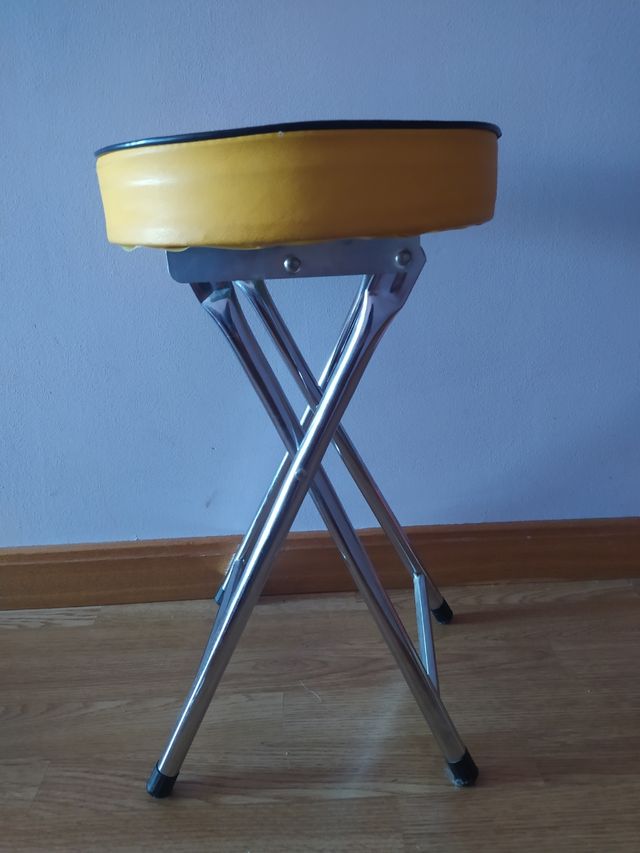 Taburete diseño de piel plegable