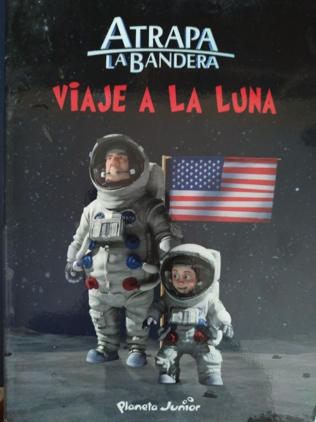 Librode lectura atrapa la bandera