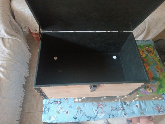 Pareja de baúles madera 25 euros cada uno 