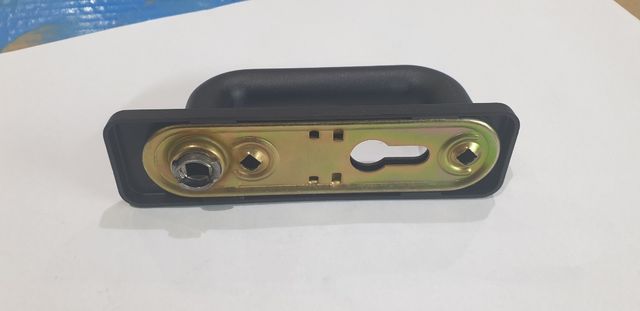 CERRADURAS Y MANIVELAS PUERTA CORTAFUEGO