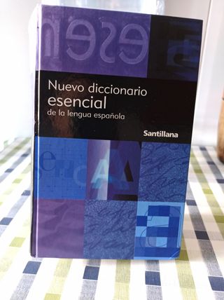 Nuevo Diccionario Escencial de la Lengua española