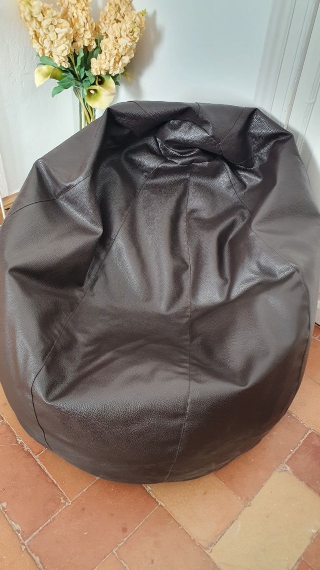 Puf marrón piel.Nuevo