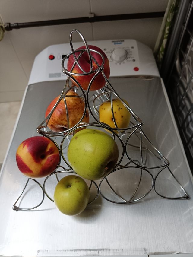 Frutero de diseño en perfecto estado