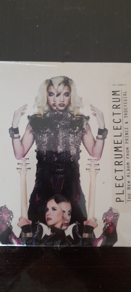 PLECTUMELECTRUM PRINCE and 3rd Eyed girl.