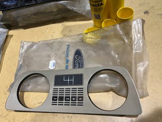 Bezel plata tapa instrumentos KM Ford Fiesta MK1