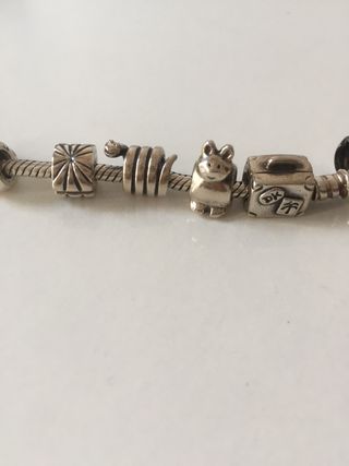 Pulsera Pandora + 13 charms (también por separado)
