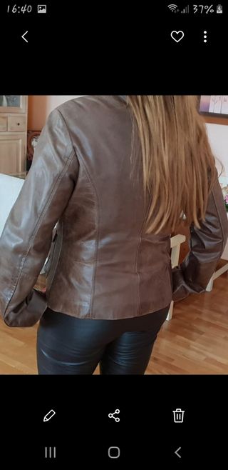 chaqueta de cuero desgastado
