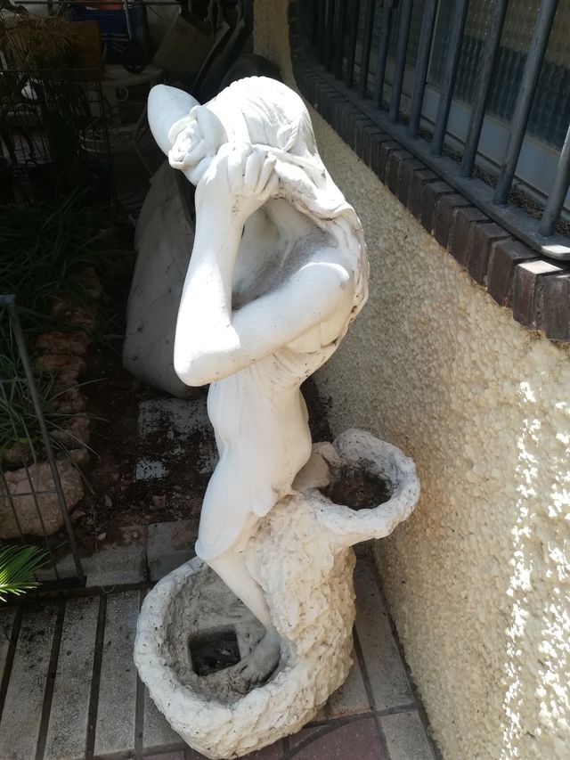 Fuente decorativa piedra