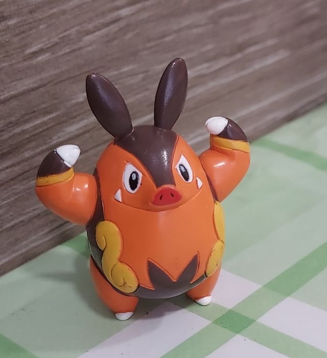 PIGNITE POKEMON NINTENDO  TOMY