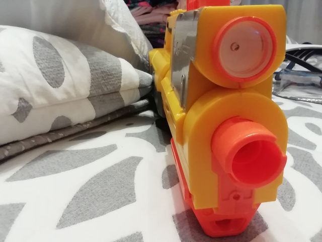 Arco, y dos pistolas Nerf muy nuevas+regalo