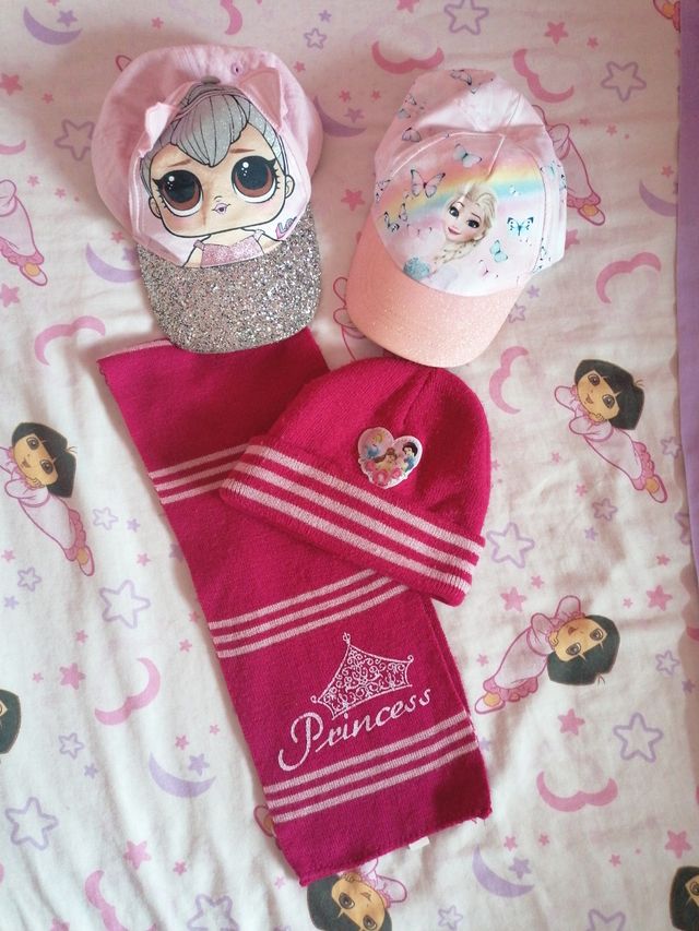 2 Gorras, gorro y bufanda.