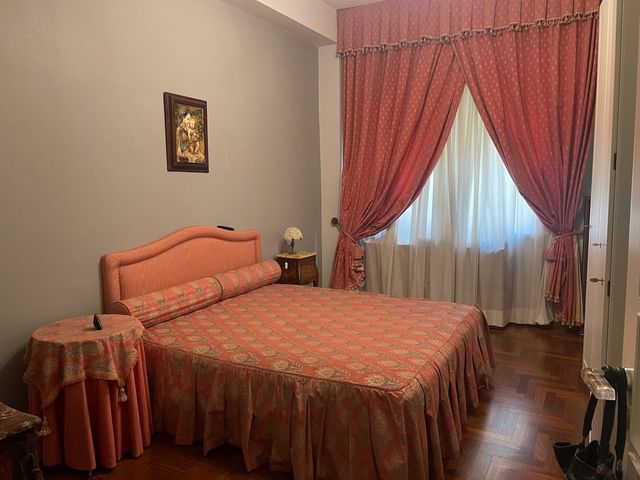 Tenda e tappezzeria completa per camera da letto