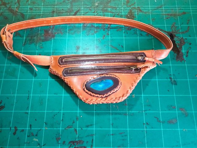 Riñonera unisex  cuero artesanal