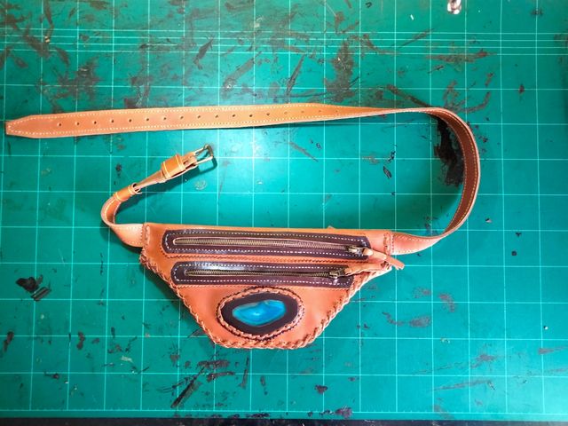 Riñonera unisex  cuero artesanal