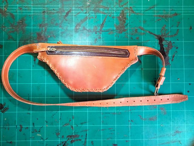 Riñonera unisex  cuero artesanal