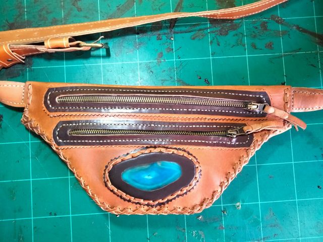 Riñonera unisex  cuero artesanal