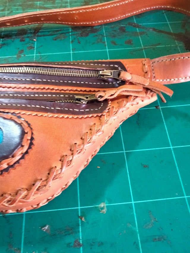 Riñonera unisex  cuero artesanal