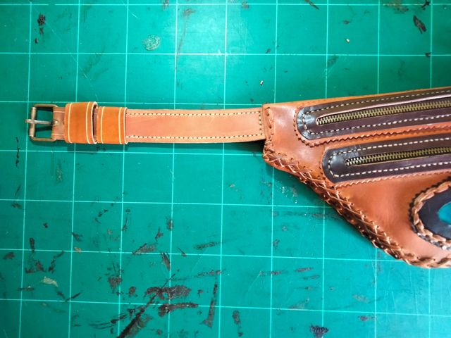 Riñonera unisex  cuero artesanal