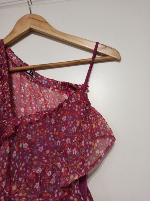 Vestido de verano estampado de flores tono rosa