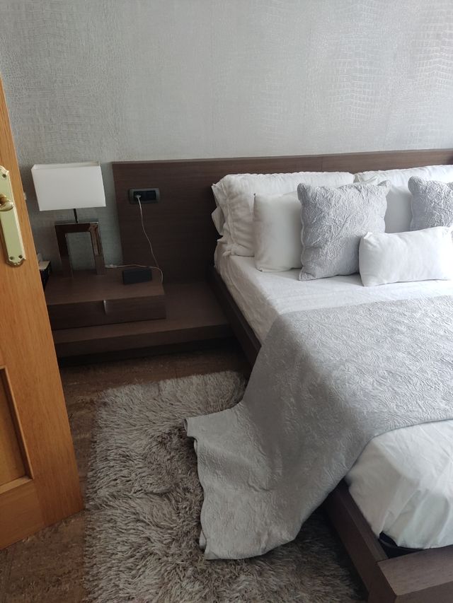 Cama de quarto de 150 em madeira de design