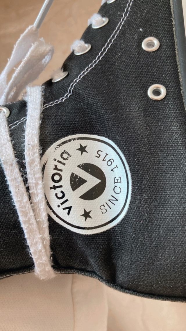 Victoria negras altas