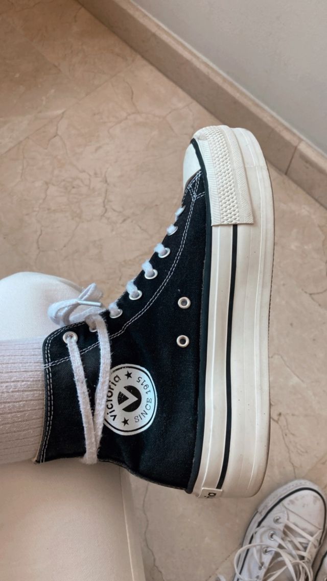 Victoria negras altas