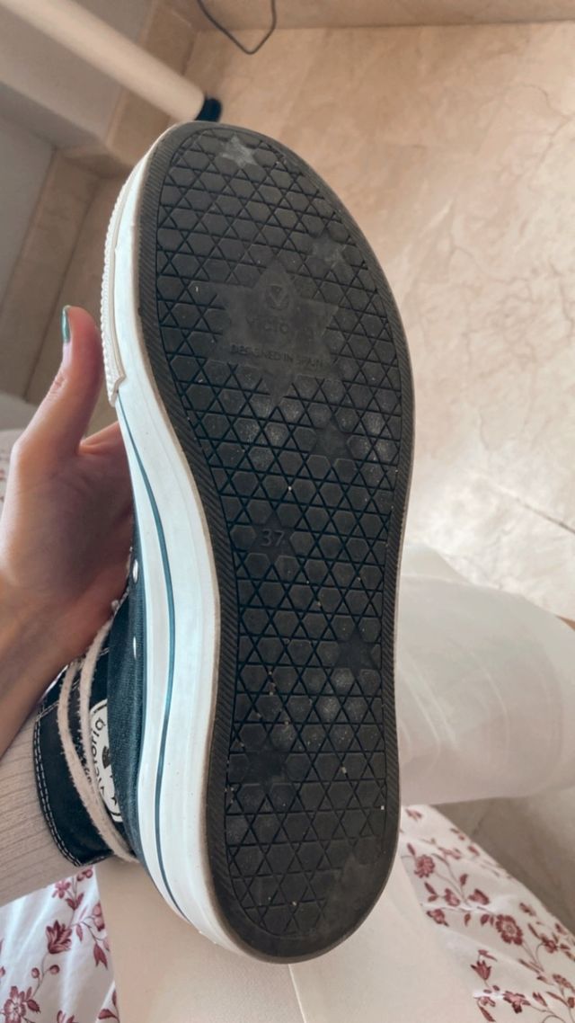 Victoria negras altas