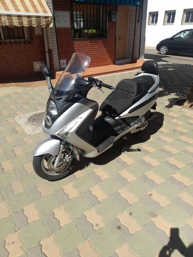 para piezas o reparar y alguna carcasa suelta ver