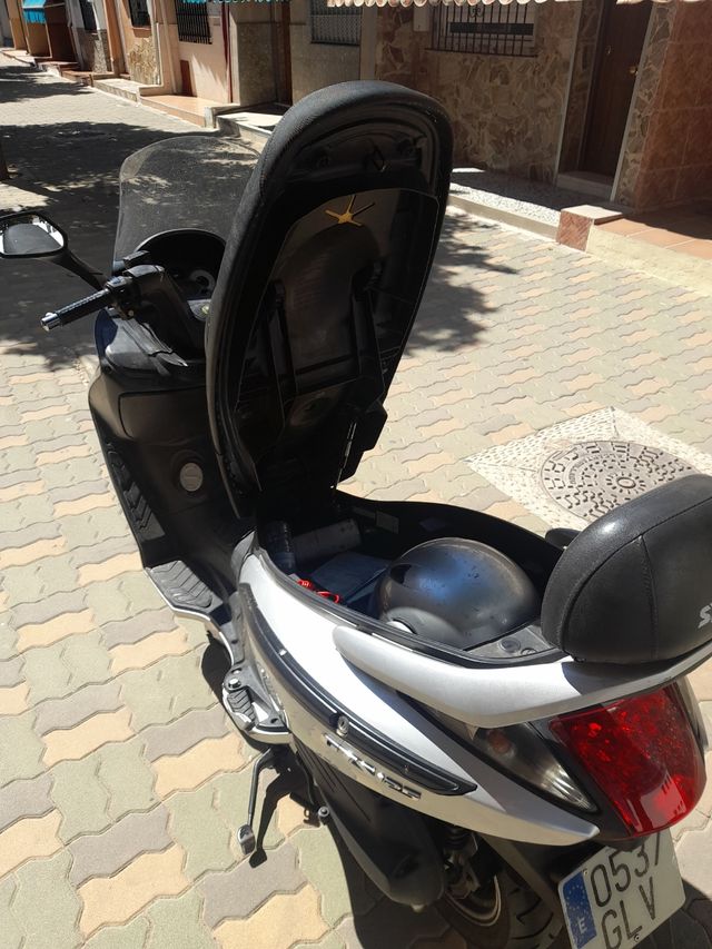 para piezas o reparar y alguna carcasa suelta ver