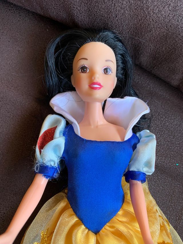 muñeca blancanieves