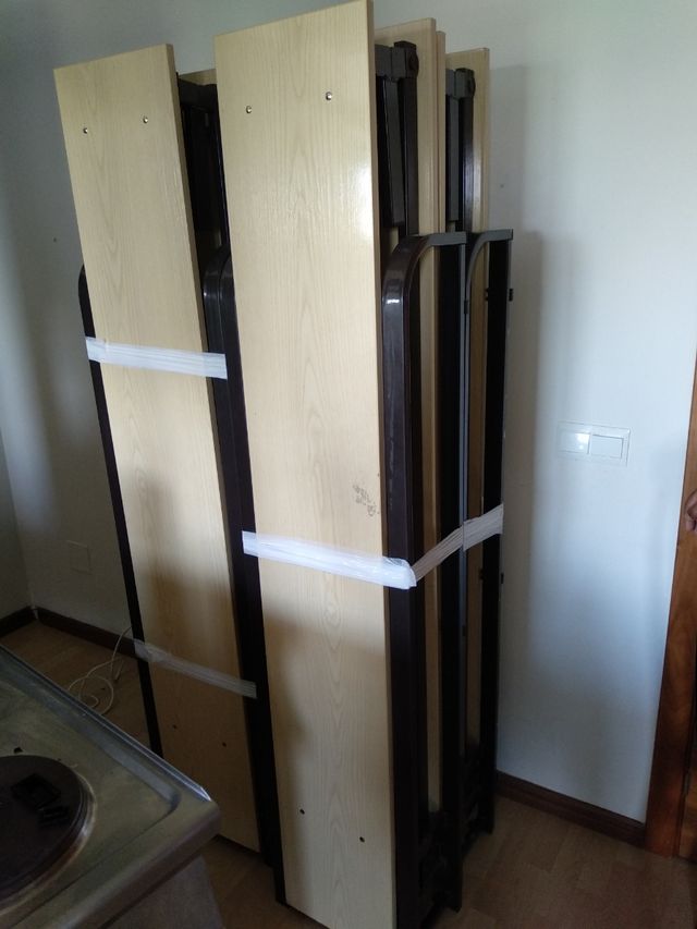 Mesas largas pegadas a la pared de segunda mano por 200 EUR en Ocaña en