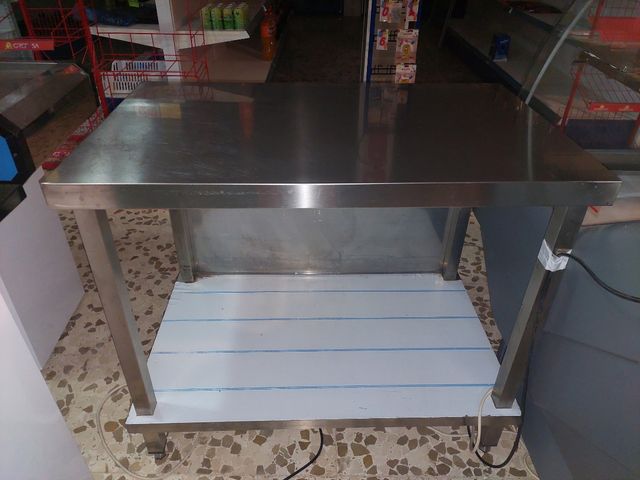 MESA EN ACERO INOX. CENTRAL