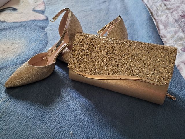 zapatos y bolso a juego