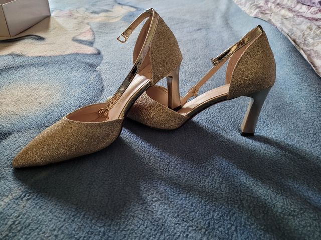 zapatos y bolso a juego