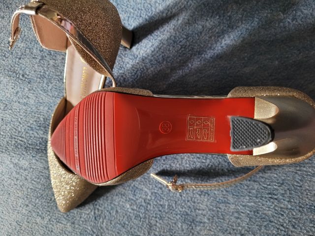 zapatos y bolso a juego