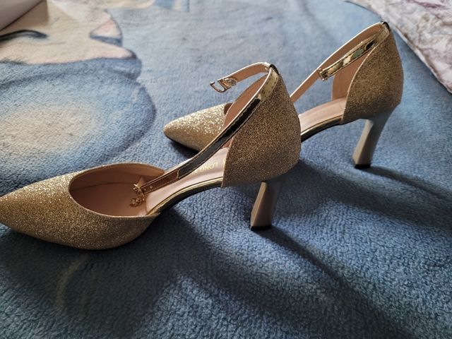 zapatos y bolso a juego