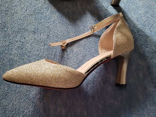 zapatos y bolso a juego