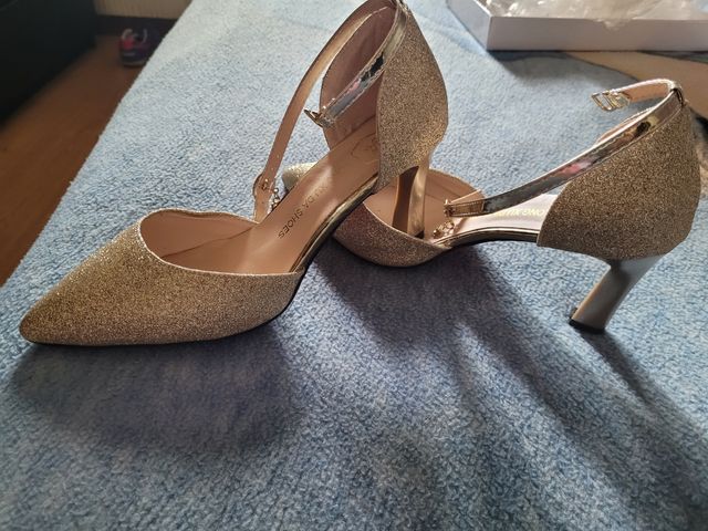 zapatos y bolso a juego