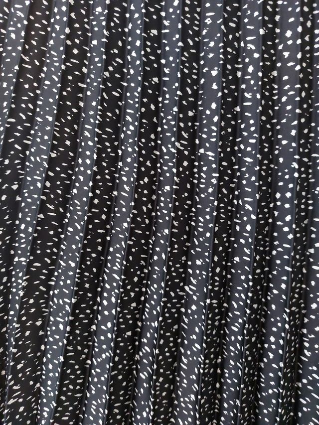 Saia plissada de bolinhas