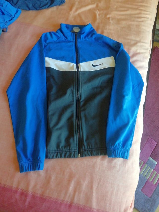 Chaqueta de chandal Nike. Talla 8-10años