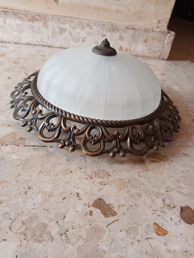 Vendo lampada da soffitto in bronzo e vetro