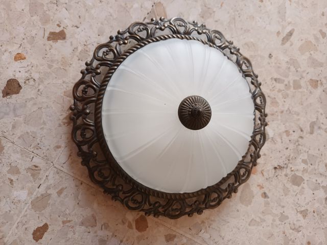 Vendo lampada da soffitto in bronzo e vetro