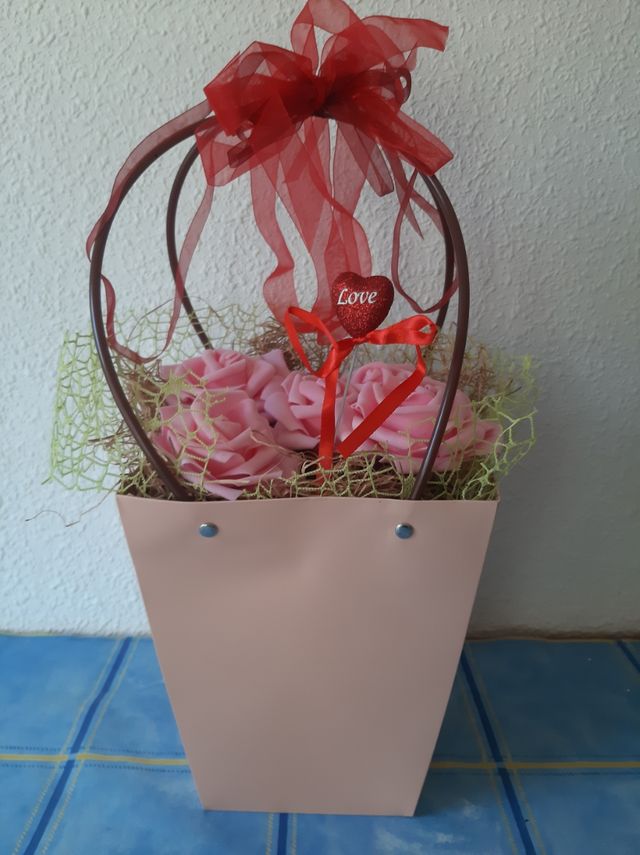 cesta de rosas para san Valentin