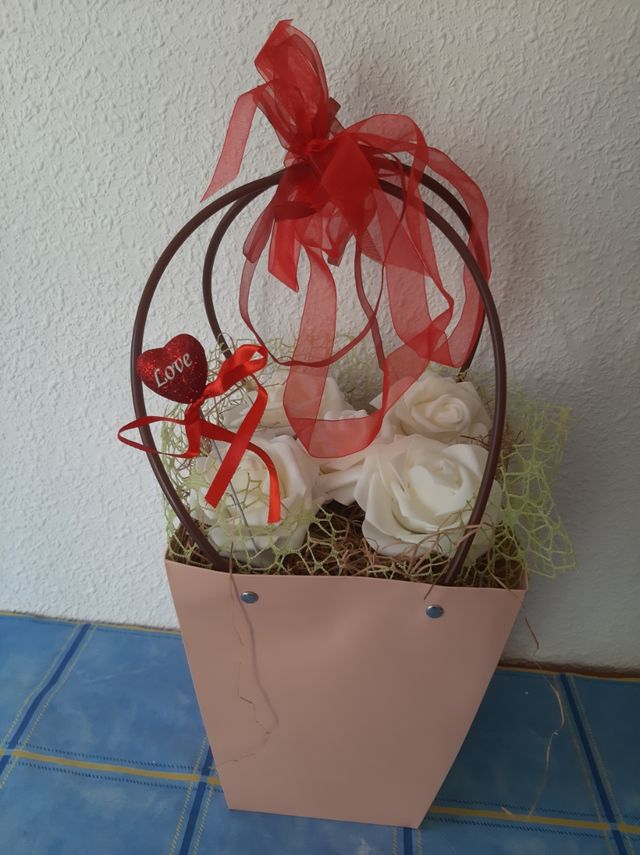 cesta de rosas para san Valentin