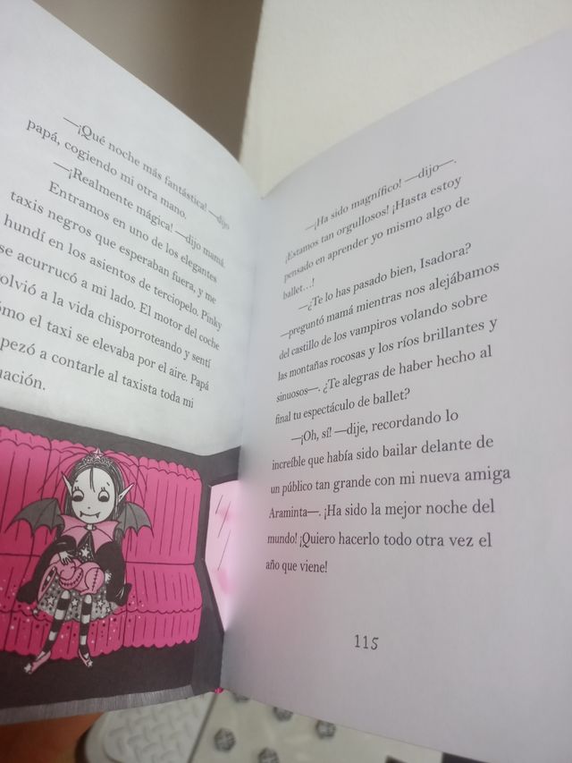 Isadora Moon. mitad vampiro, mitad hada ¡totalment
