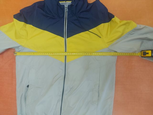 Cazadora ligera.  Talla 14-15 años