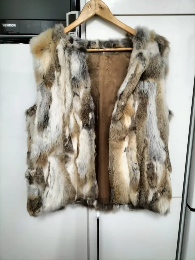 Chaleco étnico de piel