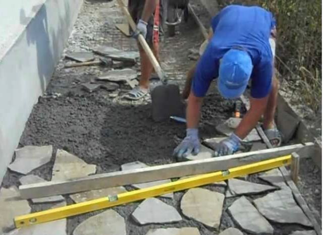 Piedra natural ornamental de montaña echa a mano