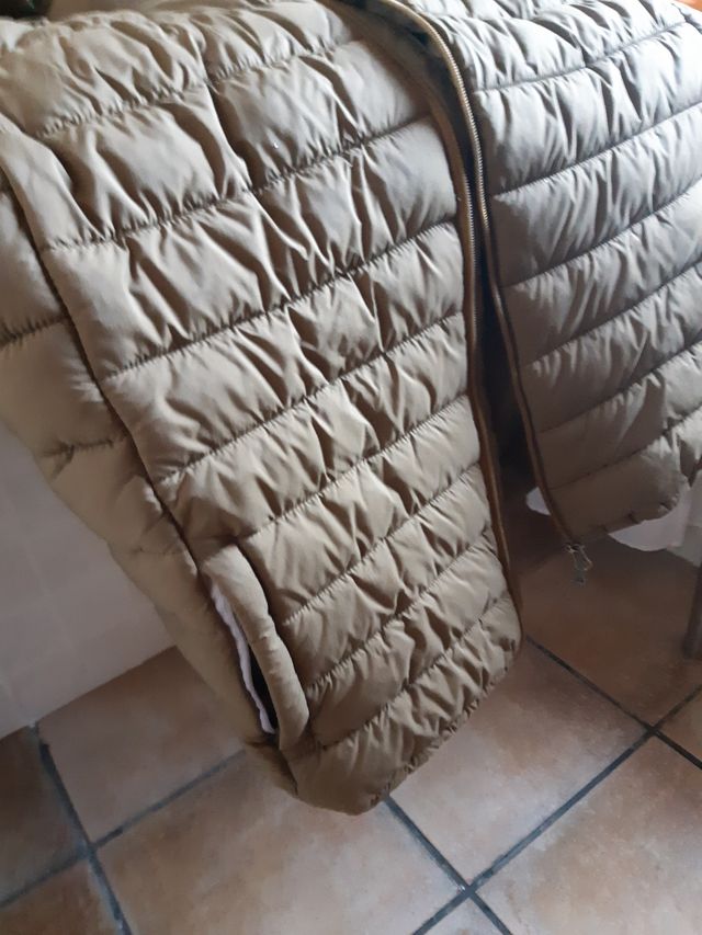 chaleco North face varios colores marrón y negro.