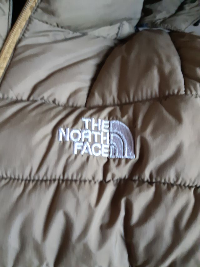 chaleco North face varios colores marrón y negro.